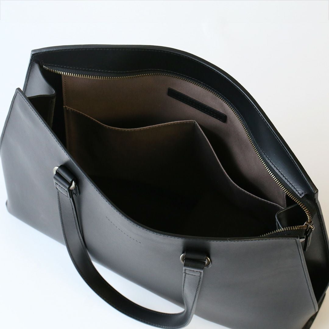 リスシオレザートート収納口が開いた画像