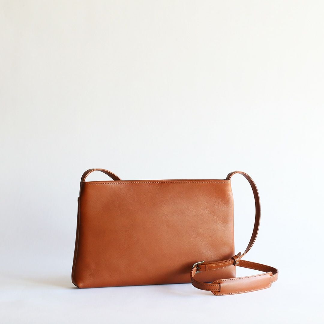 坂2602-1077 バーバリー ショルダーバッグ レザー ブラウン BURBERRY（バーバリー） 斜め掛けショルダーバッグ レザー/パテント