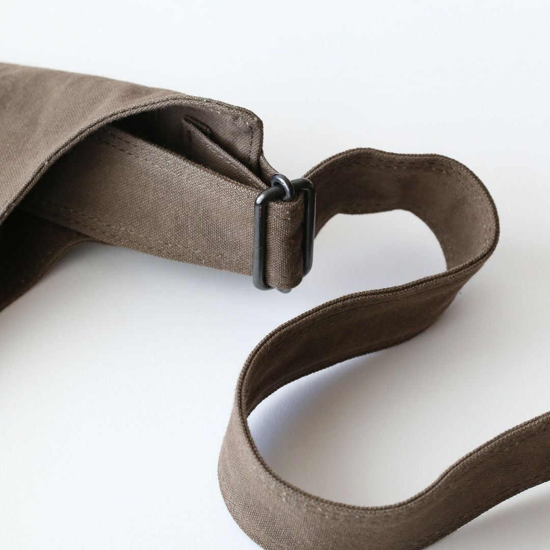 備長炭染め帆布タケノコショルダーのショルダーベルト調節金具の画像