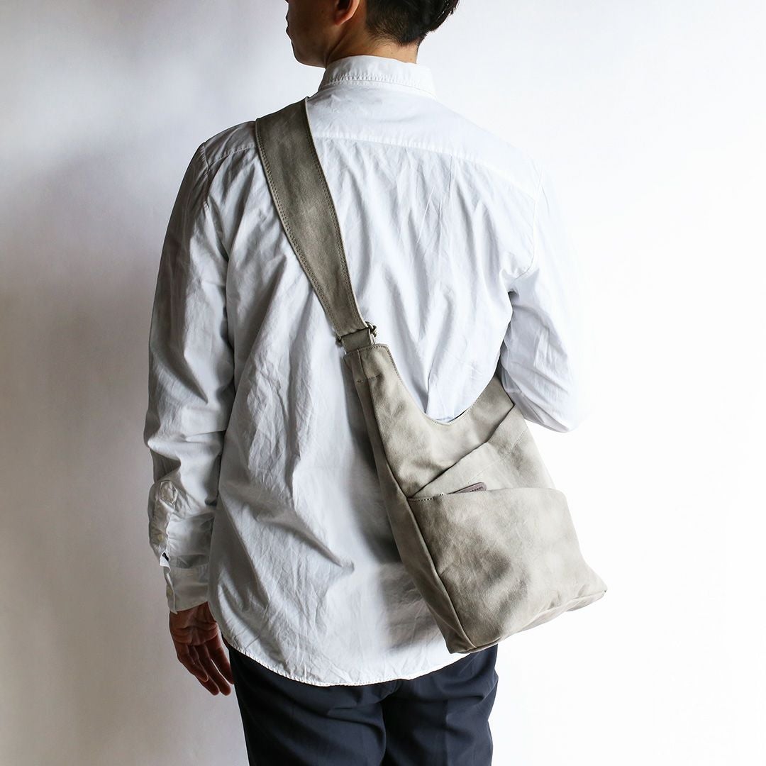 備長炭染め帆布タケノコショルダーグレージュモデル画像