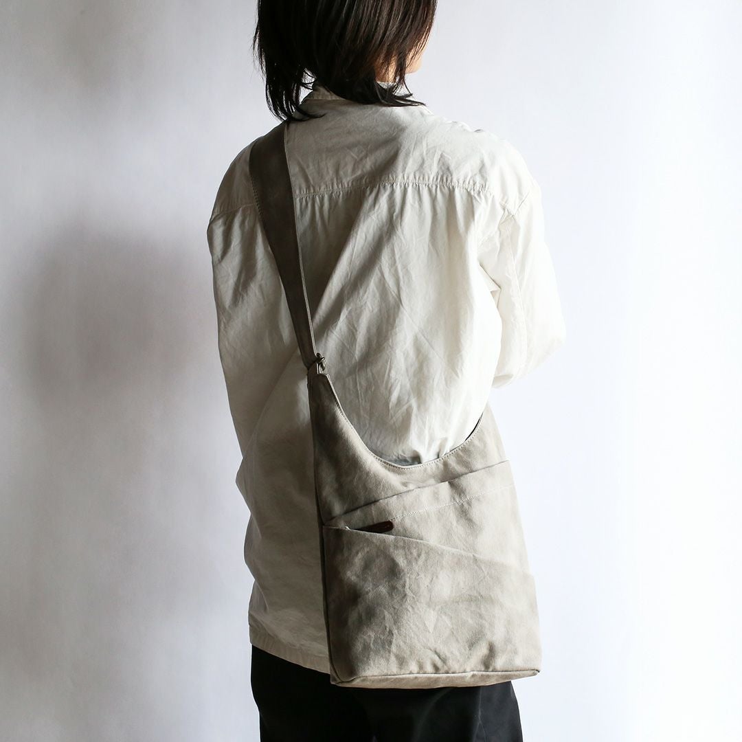 備長炭染め帆布タケノコショルダーグレージュモデル画像