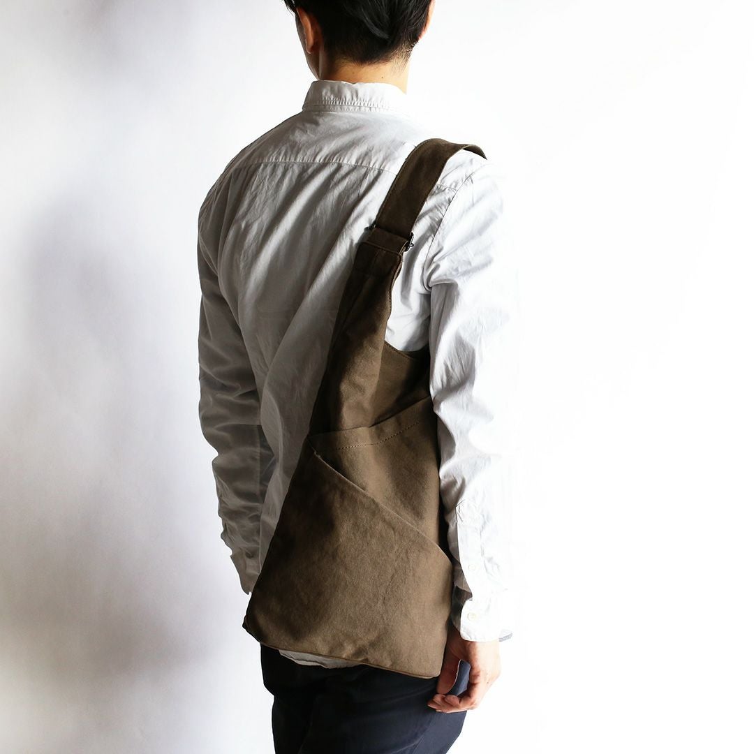 備長炭染め帆布タケノコトートアーミーブラウンモデル画像