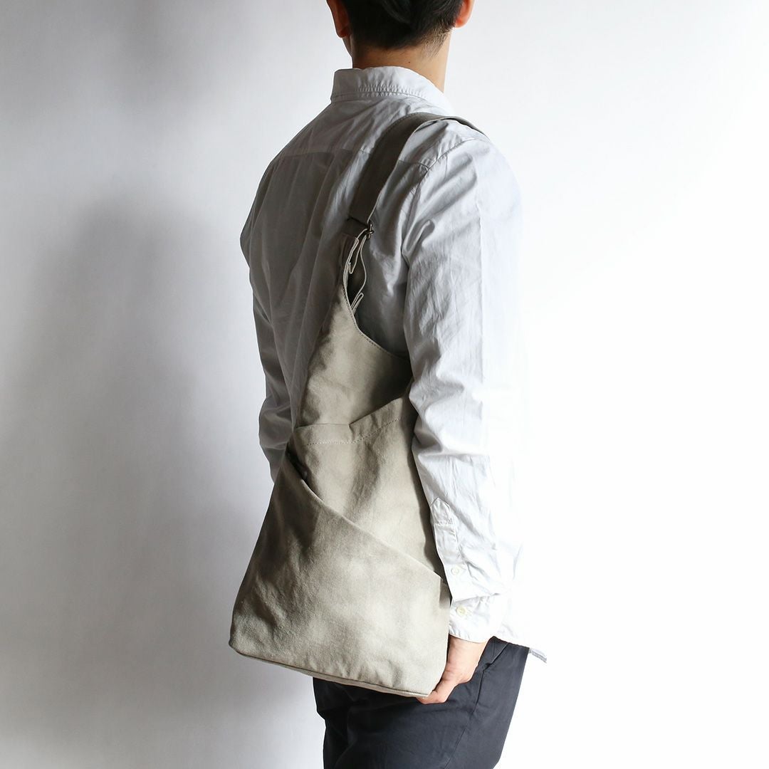 備長炭染め帆布タケノコトートグレージュモデル画像