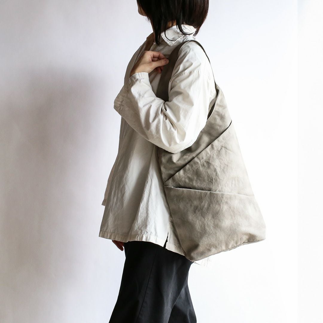 備長炭染め帆布タケノコトートグレージュモデル画像