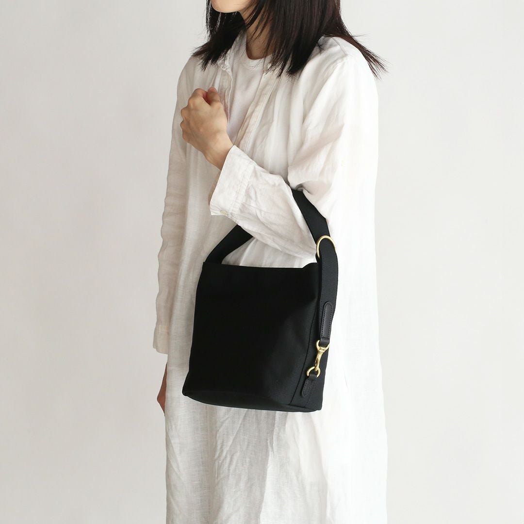 ブラックのモデル画像