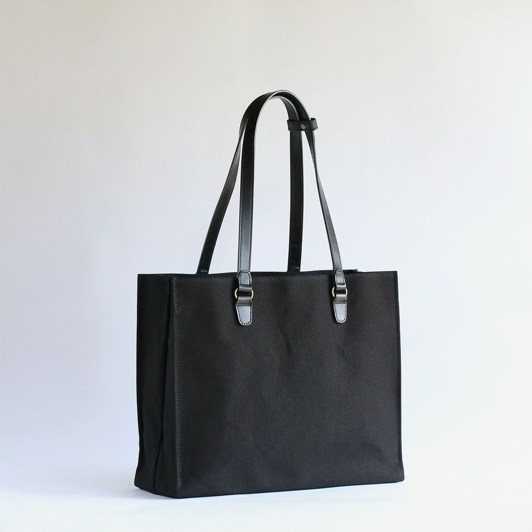  6号帆布のシカクイトートの斜め画像