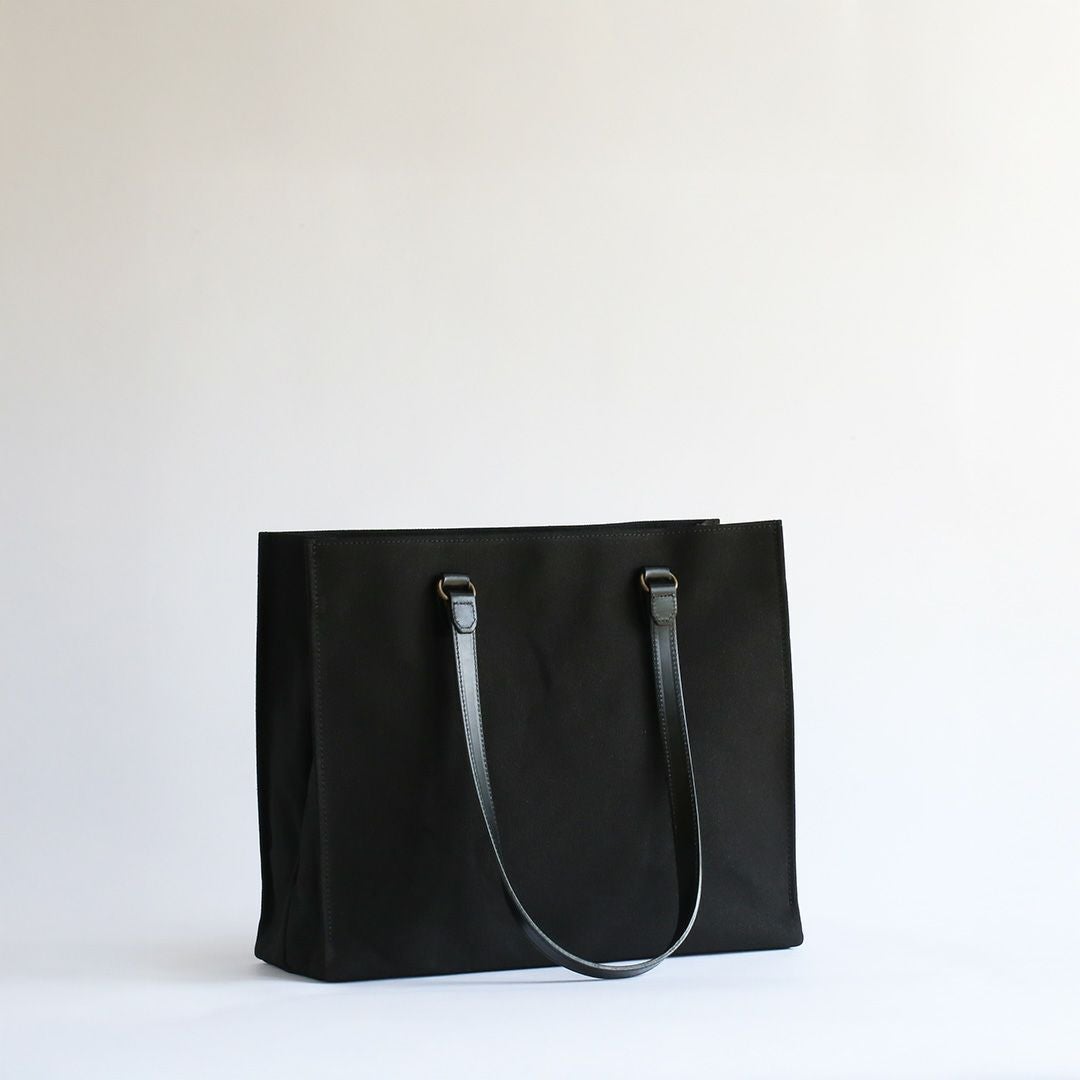  6号帆布のシカクイトートハンドルを下ろした画像