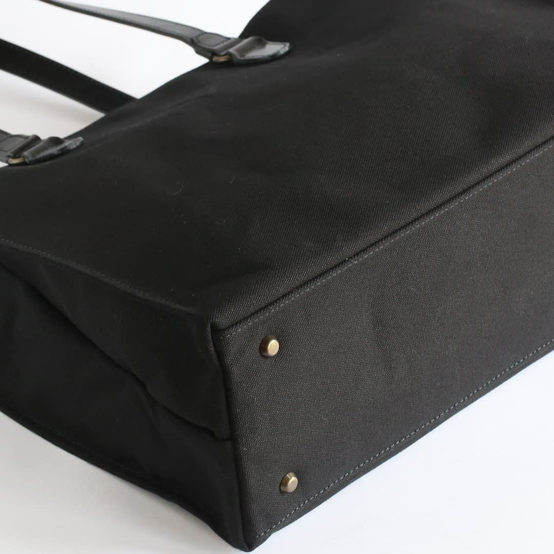  6号帆布のシカクイトートの底鋲画像