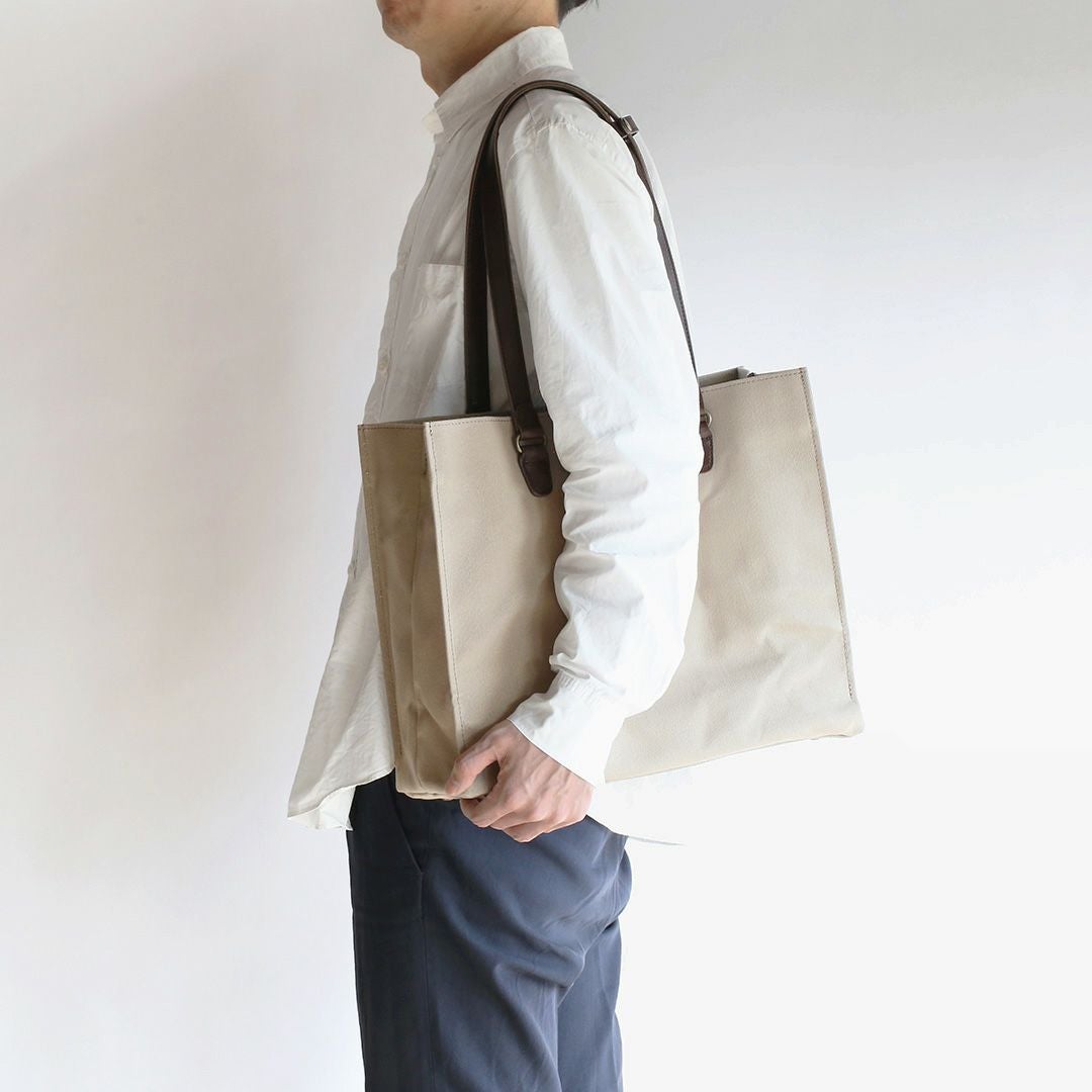  6号帆布のシカクイトートモデル