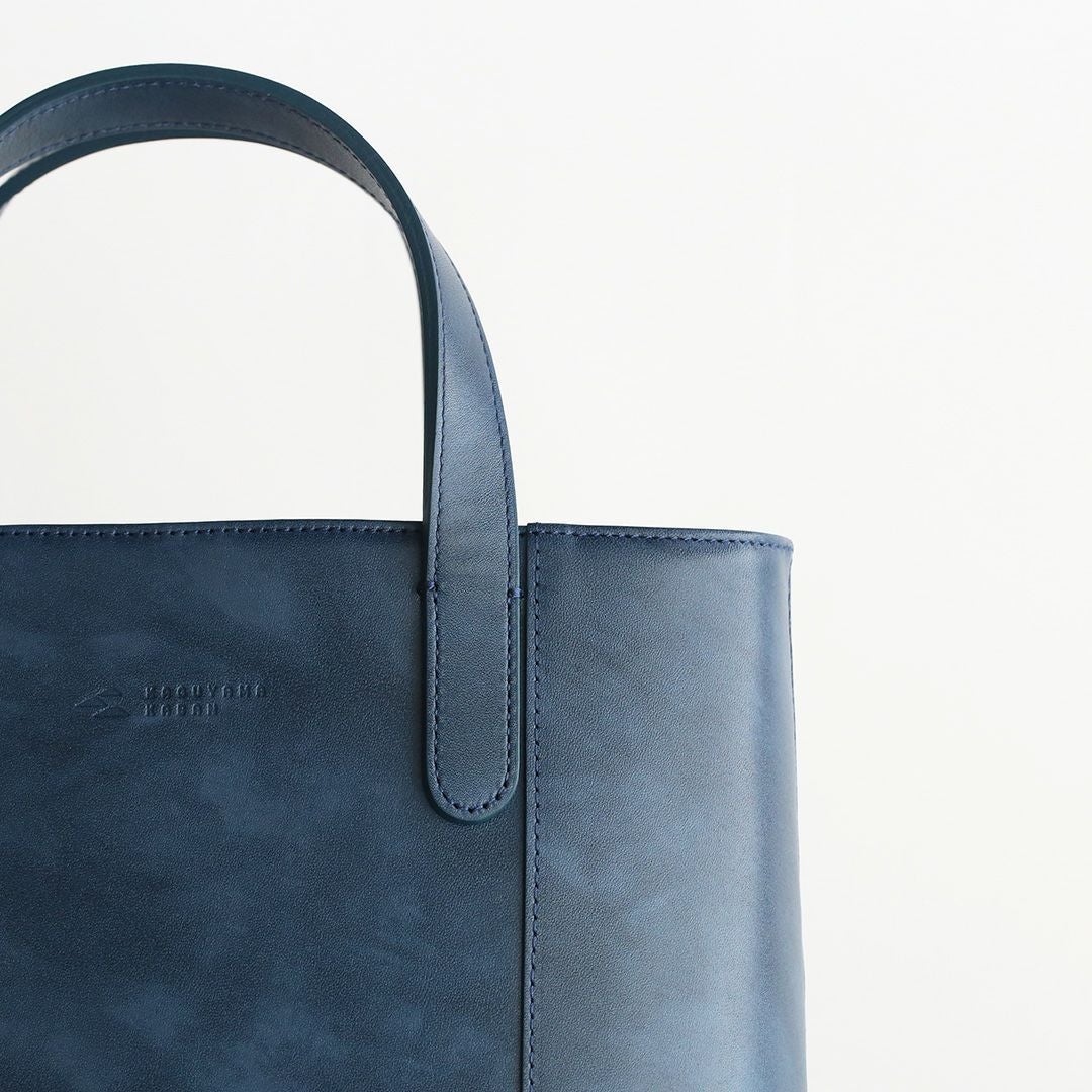 オリーブレザーミニトート寄り画像