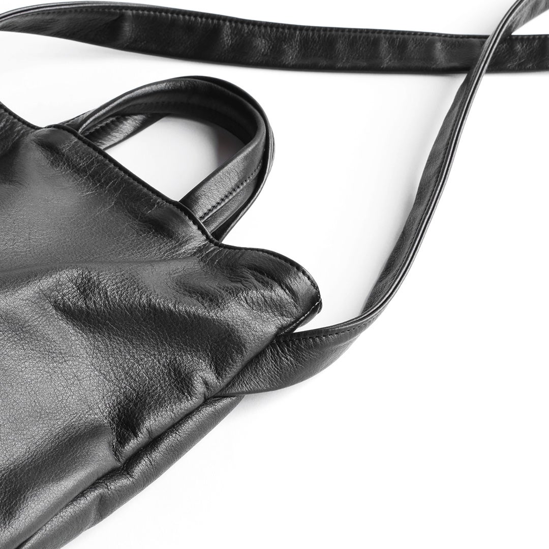 Cloak（クローク）  レザーショルダーバッグ ショルダーベルトの付け根