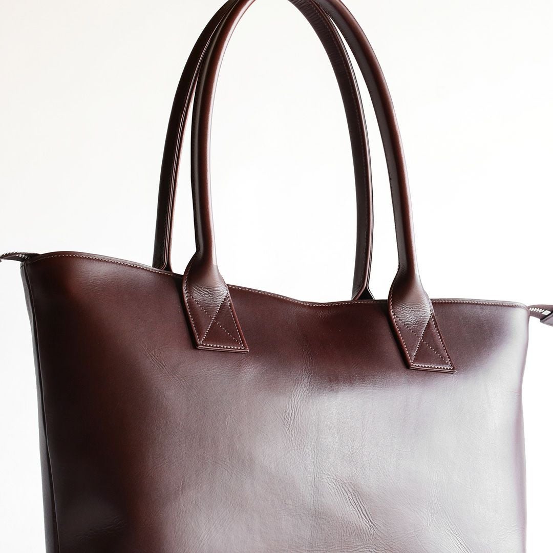 NENKE（ネンケ）レザートート ダーク ブラウン 持ち手を自立させている