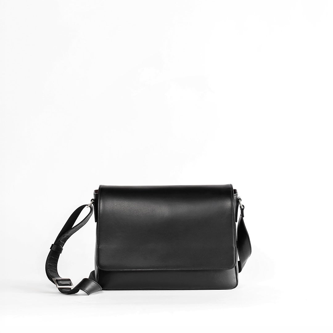 NENKE（ネンケ）フラップショルダーバッグ ブラック 全体