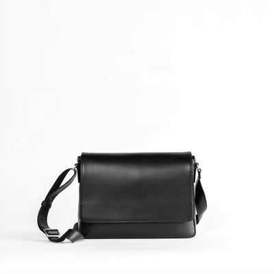 NENKE（ネンケ）フラップショルダーバッグ ブラック 全体