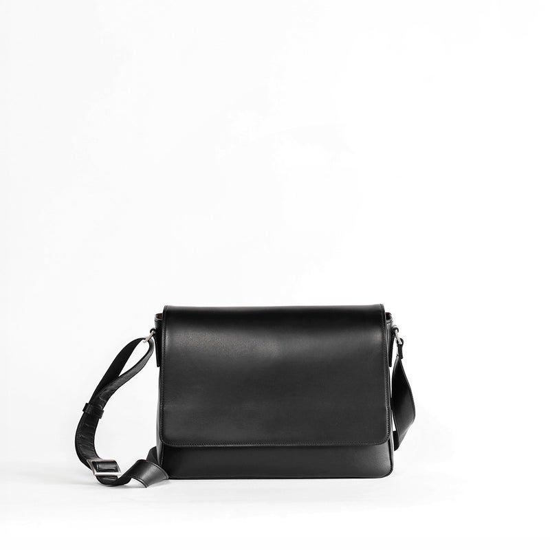 NENKE（ネンケ）フラップショルダーバッグ ブラック 全体