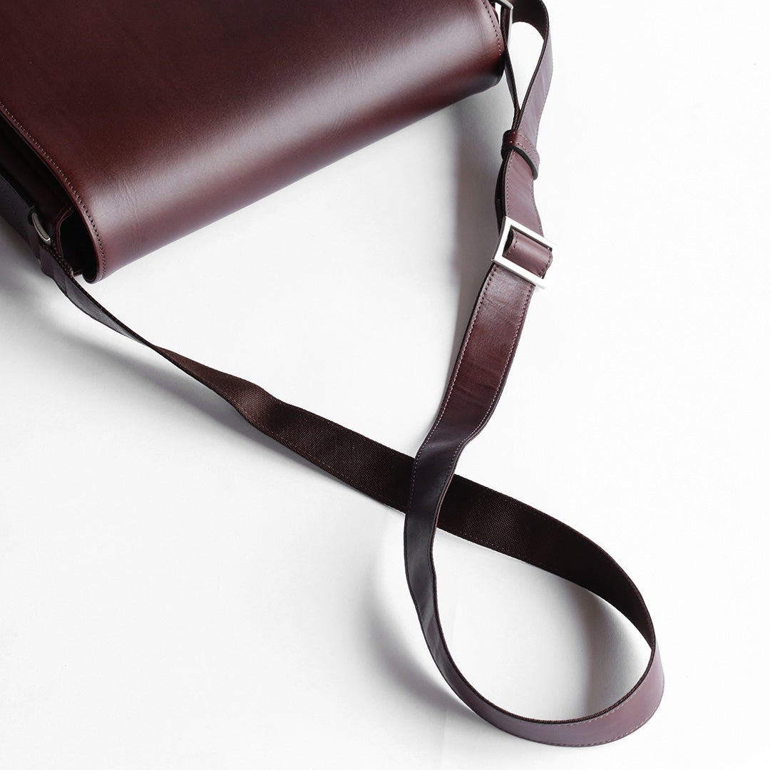 NENKE（ネンケ）フラップショルダーバッグ ダークブラウン  ショルダーベルト